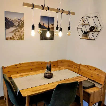 Julia * マウラッハ